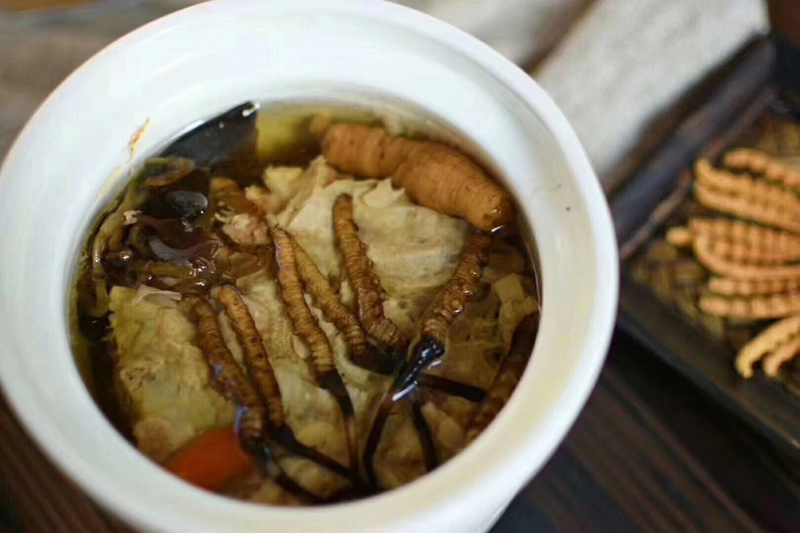 冬蟲夏草怎么食用？