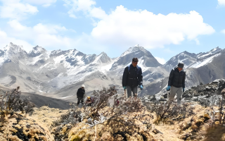  如何在保護(hù)生態(tài)環(huán)境的前提下合理利用冬蟲夏草資源？